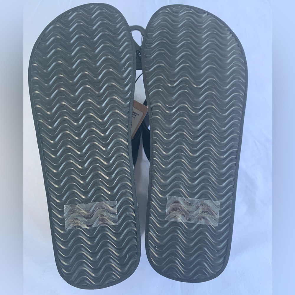 Muk Luks Printed Flip Flop Wedge size 10 - Picture 5 of 9